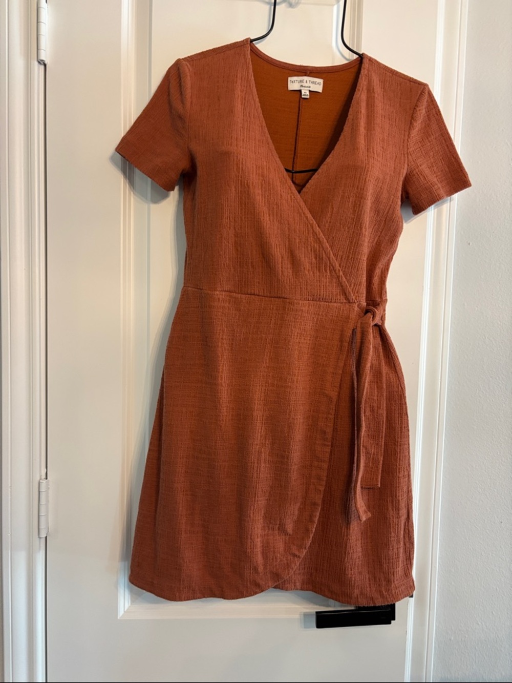 Texture &Thread Madewell short sleeve wrap Dress in Rust - size XS